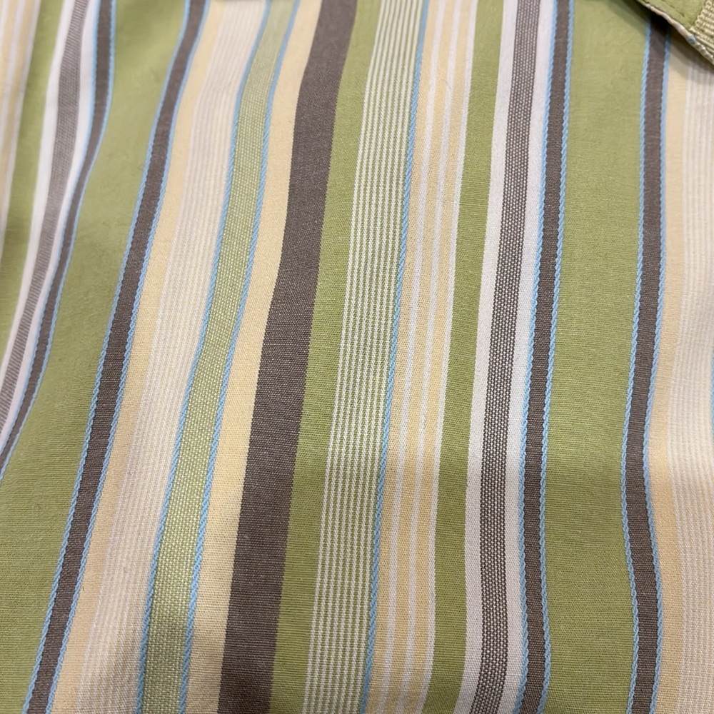 Button down shirt- like new - Picture 10 of 10